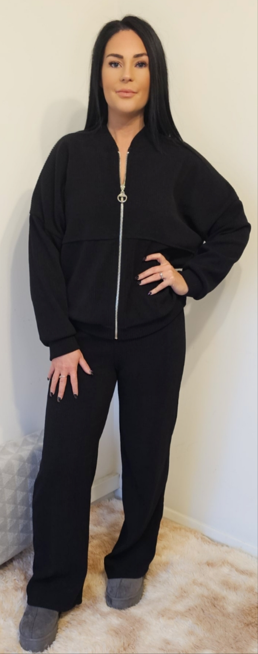 "The ribbed" two-piece lounge set.